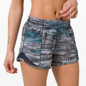 Lululemon Hotty Hot Lined 4” Shorts in Digital Oasis size 8